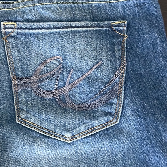 Express X2 Woman’s Capri Pants - Picture 8 of 11
